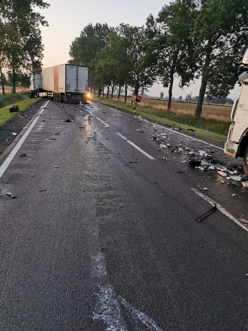 DK22. Zderzenie dwóch ciężarówek – utrudnienia w ruchu mogą potrwać jeszcze kilka godzin.