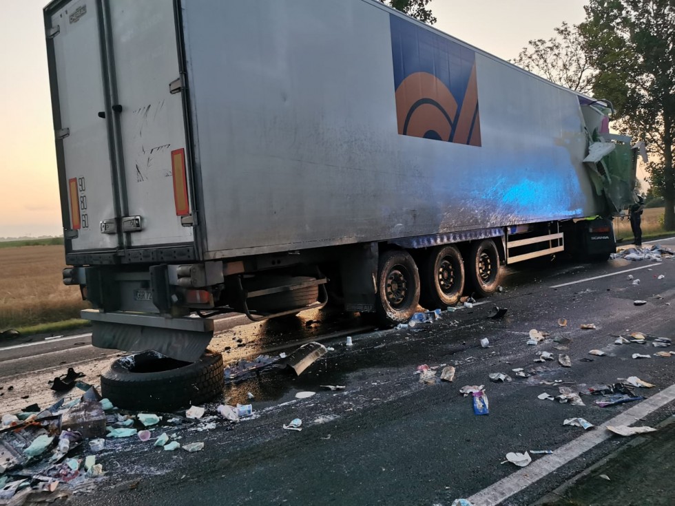 DK22. Zderzenie dwóch ciężarówek – utrudnienia w ruchu mogą potrwać jeszcze kilka godzin.