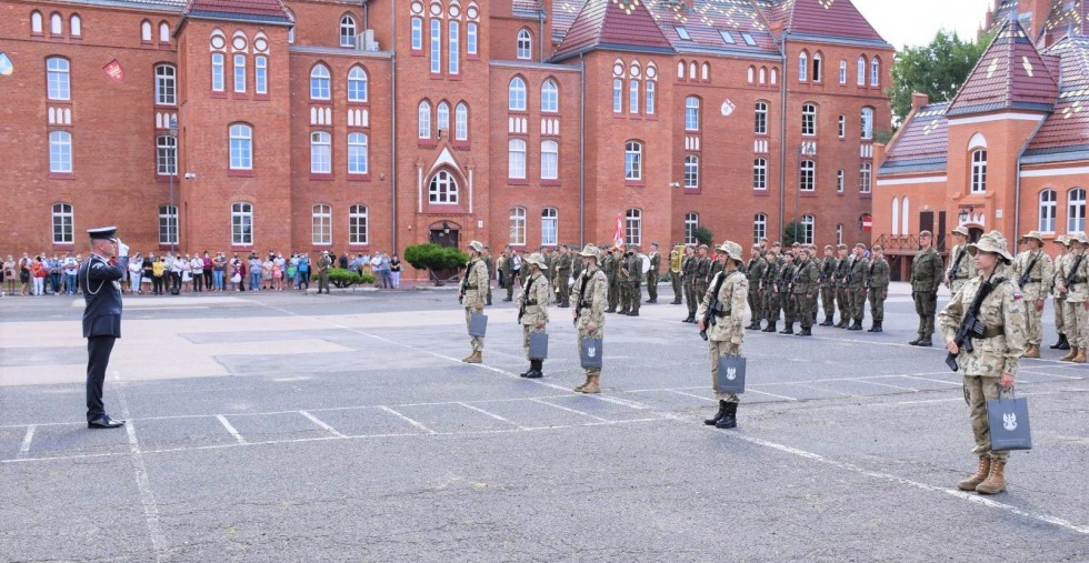 Malbork. Przysięga wojskowa absolwentów szkół mundurowych.