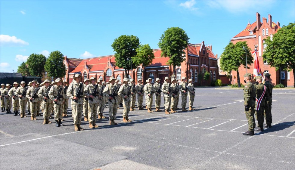 Malbork. Przysięga wojskowa absolwentów szkół mundurowych.