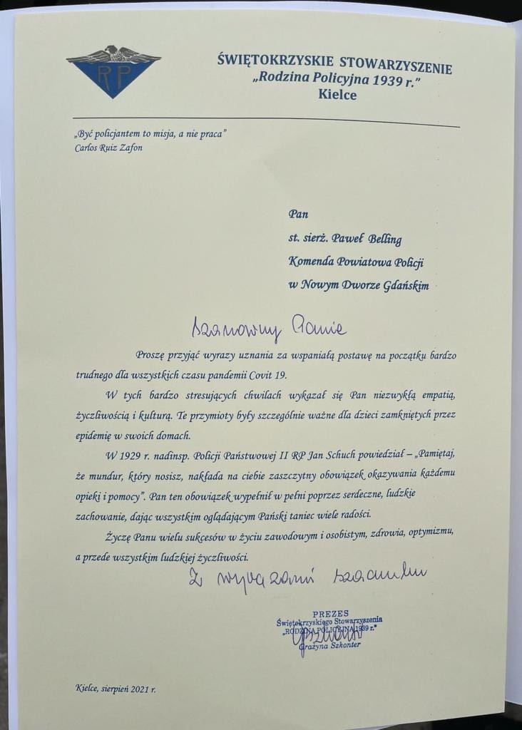 Nowy Dwór Gdański. Być policjantem to misja, nie praca – podziękowania dla policjantów od Świętokrzyskiego Stowarzyszenia.