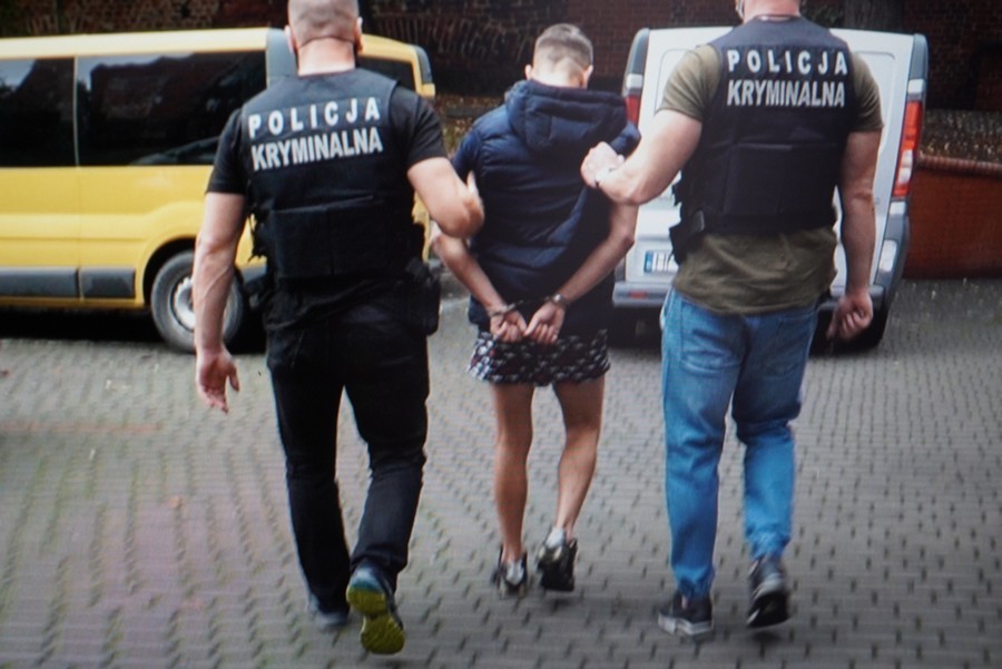 Krynica Morska. Napadli na właściciela baru i okradli z pieniędzy.