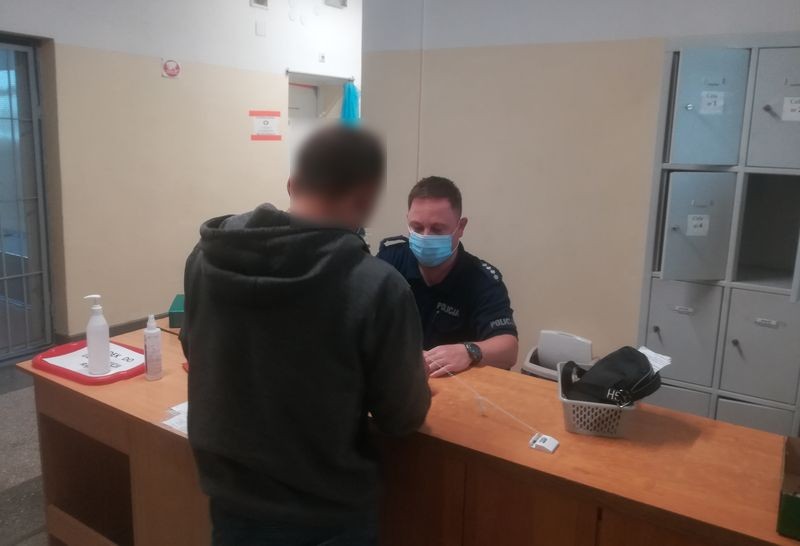 Malbork. Ukradli nastolatce telefon – grozi im do 15 lat więzienia.