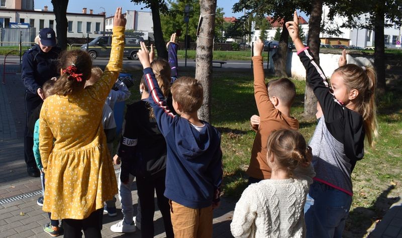 Malbork. Bezpieczna droga do szkoły – policyjna akcja dla najmłodszych.