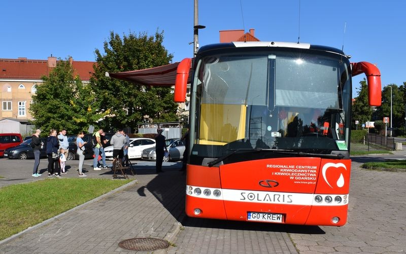 Potrącenie rowerzystki na Alei Wojska Polskiego – weekendowy raport malborskich służb mundurowych.