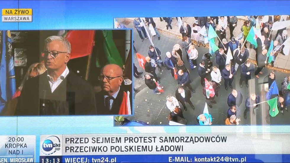 Polski Ład to mega podatek – w środę pod Sejmem protestowali samorządowcy.