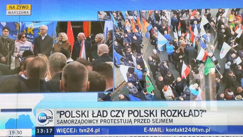 Polski Ład to mega podatek – w środę pod Sejmem protestowali samorządowcy.