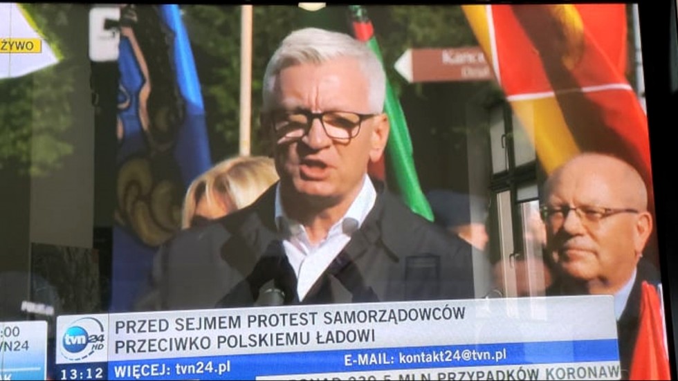 Polski Ład to mega podatek – w środę pod Sejmem protestowali samorządowcy.