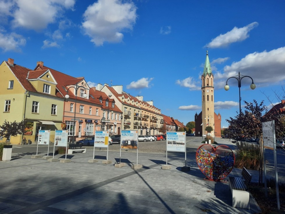 Nowy Staw. Wystawa plenerowa poświęcona Obszarowi Metropolitalnemu.