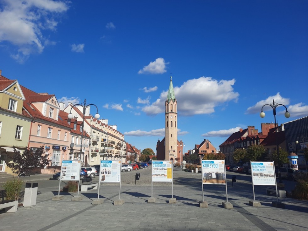 Nowy Staw. Wystawa plenerowa poświęcona Obszarowi Metropolitalnemu.