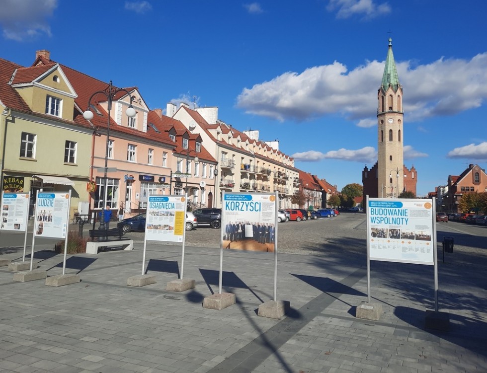 Nowy Staw. Wystawa plenerowa poświęcona Obszarowi Metropolitalnemu.
