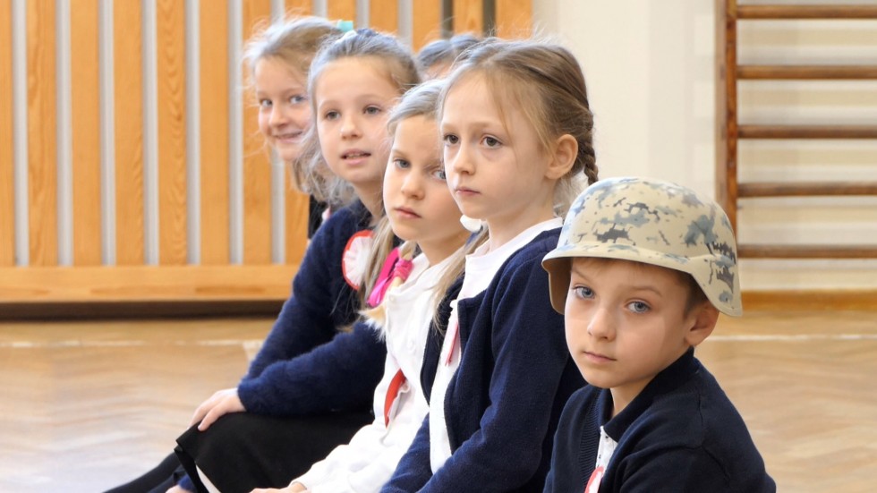 Rozkwitały pąki białych róż... - recital patriotyczny w SP w Nowej Wsi Malborskiej.