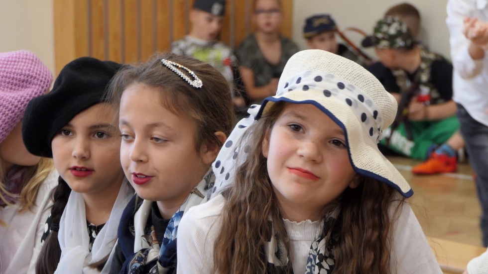 Rozkwitały pąki białych róż... - recital patriotyczny w SP w Nowej Wsi Malborskiej.