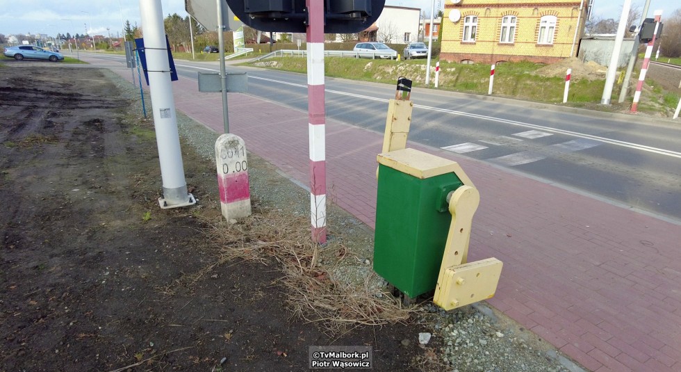 Bareja by się uśmiał. Kiedy w końcu uruchomiona zostanie sygnalizacja świetlna i szlabany na przejeździe kolejowo-drogowym w Malborku?
