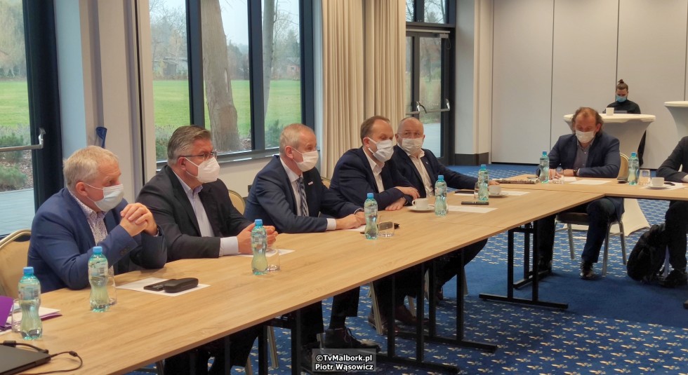Gwałtowny wzrost zachorowań na COVID – 19 w woj. pomorskim. Konwent Powiatów w Malborku - 17.11.2021