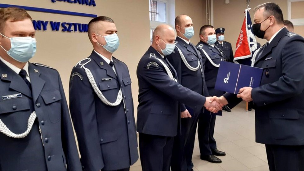 Sztum. 65 funkcjonariuszy Służby Więziennej awansowało na wyższe stopnie służbowe.