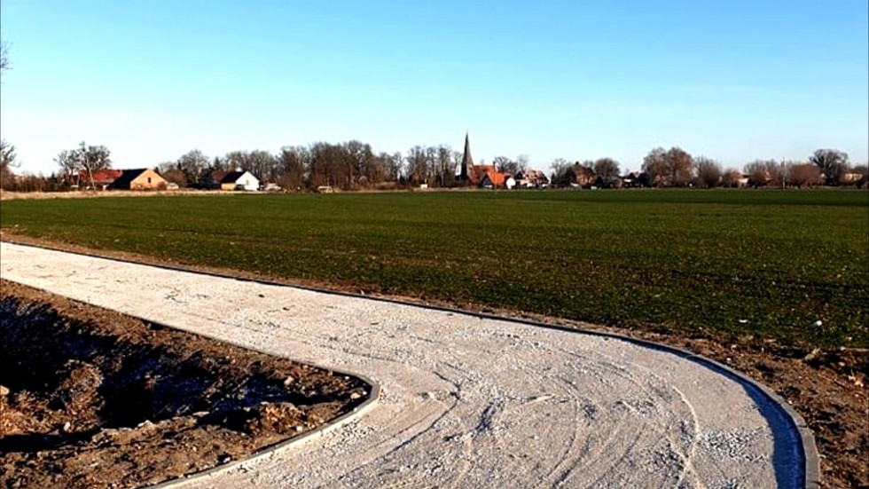 Gmina Miłoradz. W Kończewicach, Bystrzu i Starej Wiśle powstaje chodnik i ścieżka rowerowa.