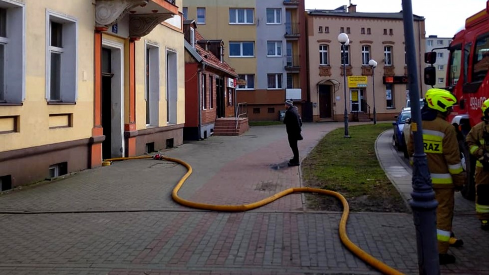 Nowy Dwór Gdański. Pożar poddasza kamienicy.