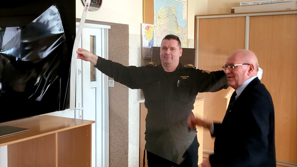 Malbork. Starostwo Powiatowe przekazało nowy sprzęt dla strażaków.