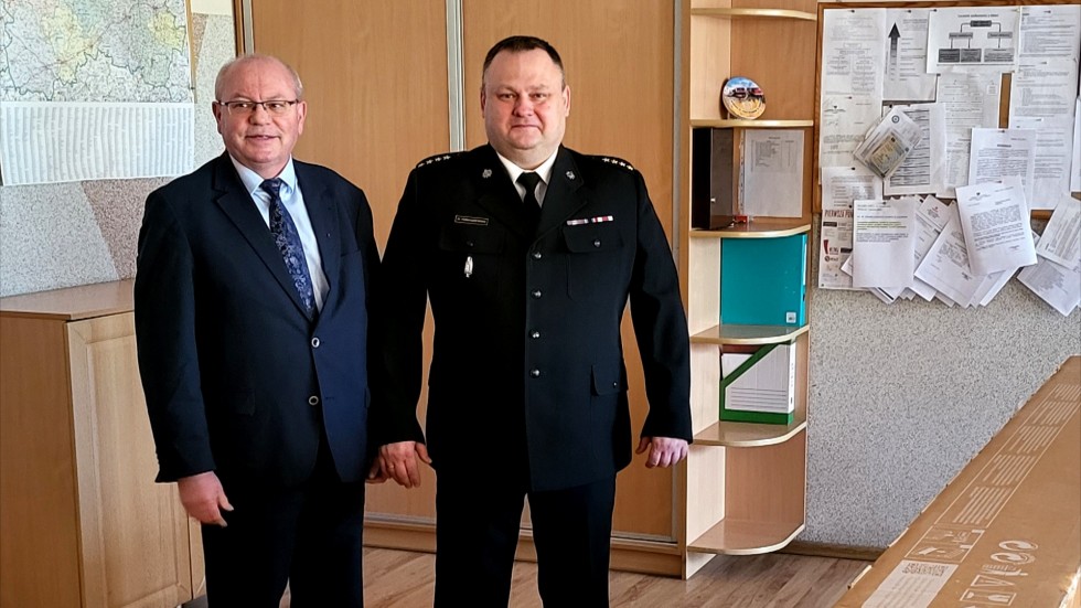Malbork. Starostwo Powiatowe przekazało nowy sprzęt dla strażaków.