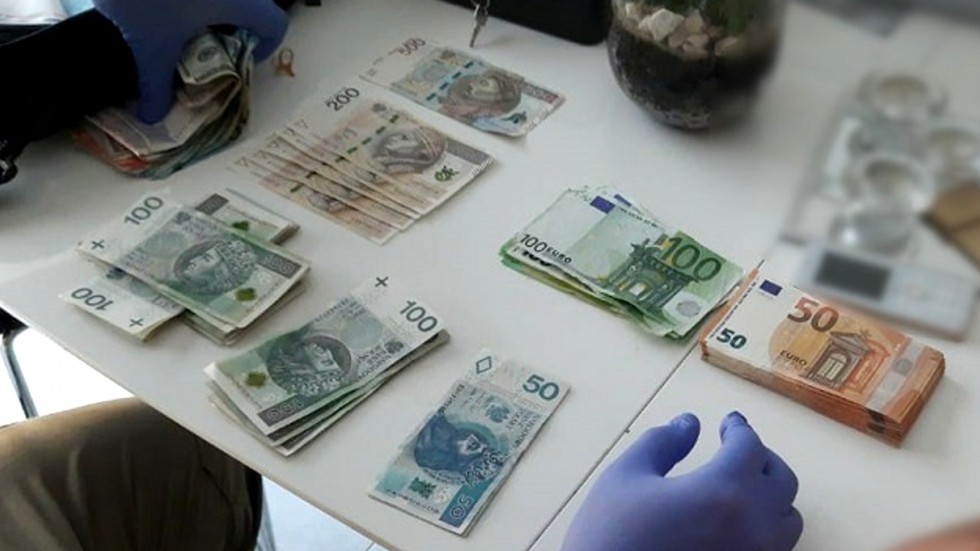 Handlowali krajanką tytoniową i papierosami na ogromną skalę.