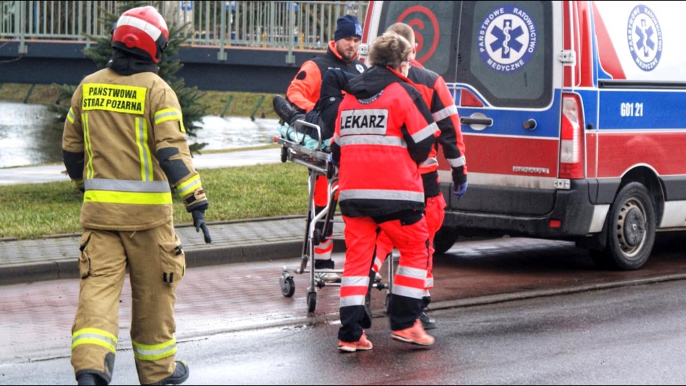 Nowy Dwór Gdański. Jedna osoba w szpitalu po zderzeniu się trzech osobówek.