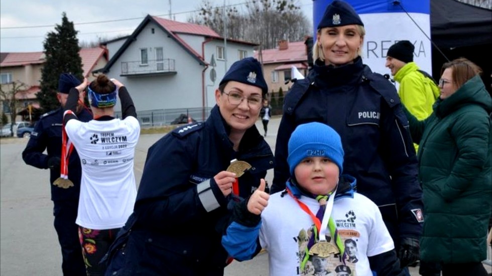 Sztum. Policjanci z harcerzami pobiegli w biegu Tropem Wilczym.