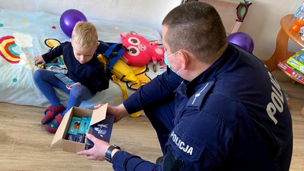 Malbork. Policjanci chronią i wspierają uchodźców z Ukrainy.