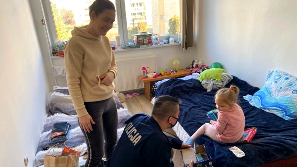 Malbork. Policjanci chronią i wspierają uchodźców z Ukrainy.