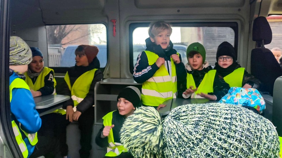 Nowy Dwór Gdański. Uczniowie SP2 z wizytą na komendzie policji.