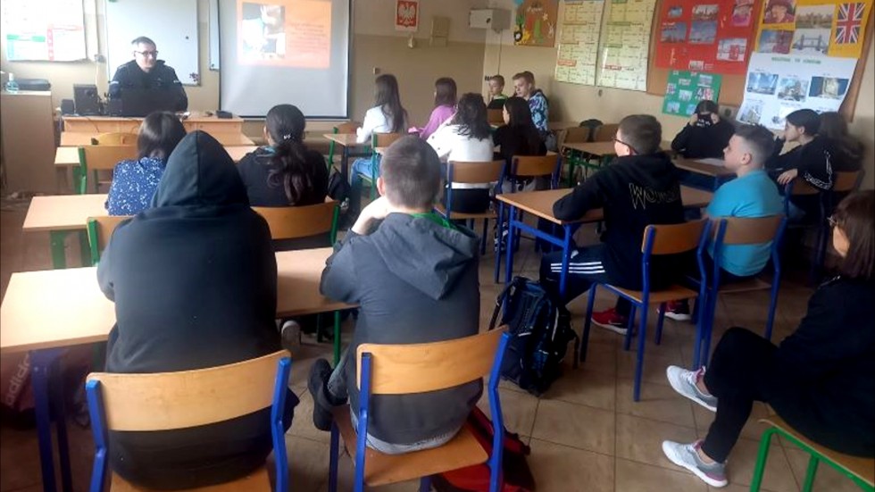 Sztum. Spotkania profilaktyczne służb mundurowych z młodzieżą szkolną.