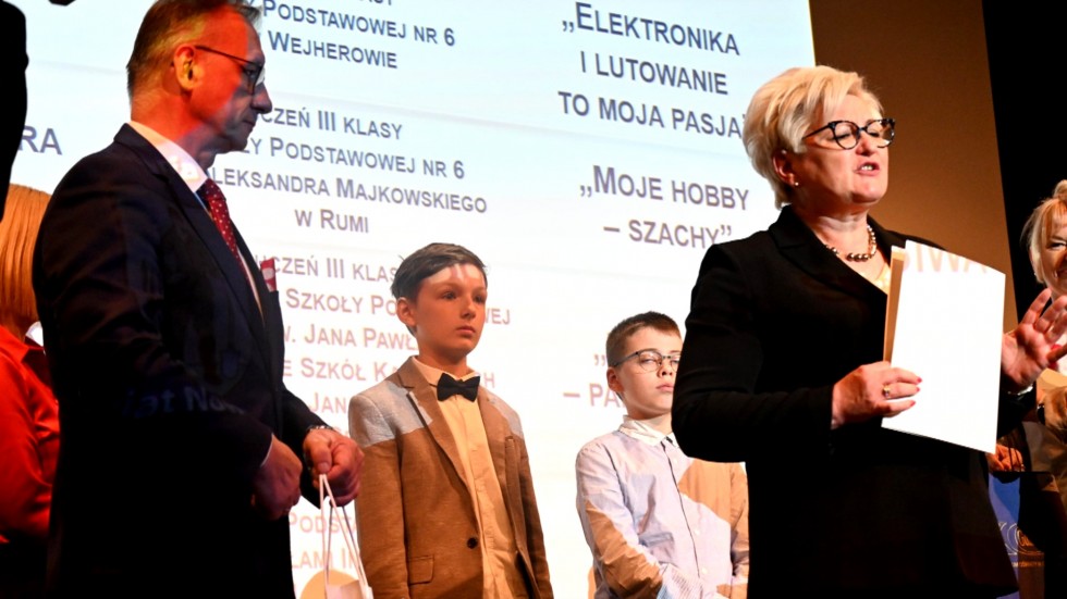 Nowy Dwór Gdański. Nagrody Pomorskiego Kuratora Oświaty wręczone.