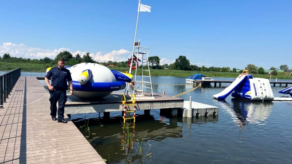 Malbork. Służby mundurowe patrolują rzekę Nogat.