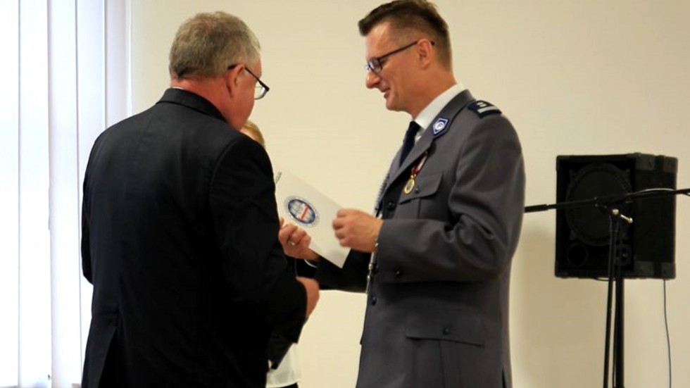 Malbork. Awanse i odznaczenia z okazji Święta Policji.