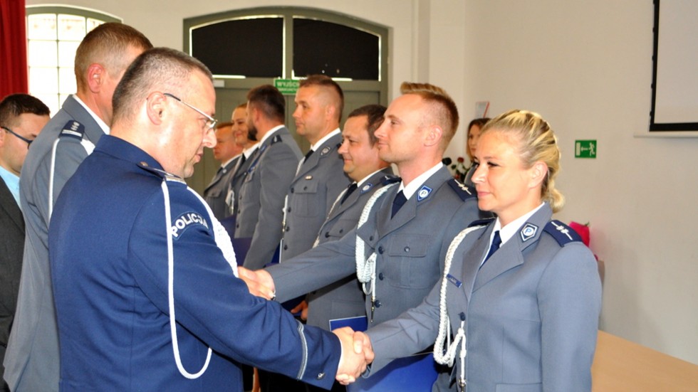 40 awansów nowodworskich funkcjonariuszy z okazji Święta Policji.
