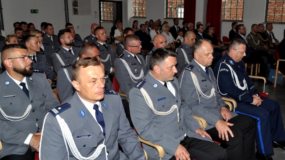 40 awansów nowodworskich funkcjonariuszy z okazji Święta Policji.