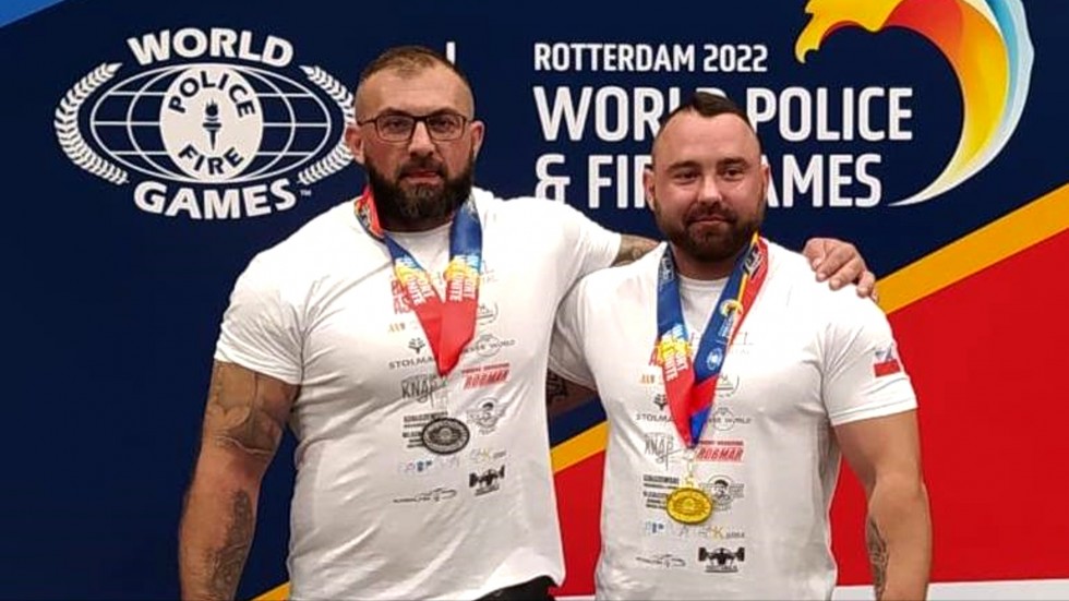Nowy Dwór Gdański. Policjanci wygrali złoto i srebro podczas Mistrzostw Olimpijskich w wyciskaniu sztangi leżąc.