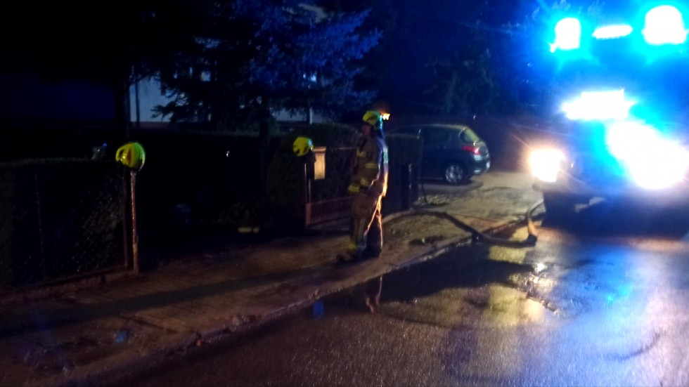 Zalane piwnice i ulice, poprzewracane drzewa. Ponad 40 interwencji strażaków – weekendowy raport malborskich służb mundurowych.