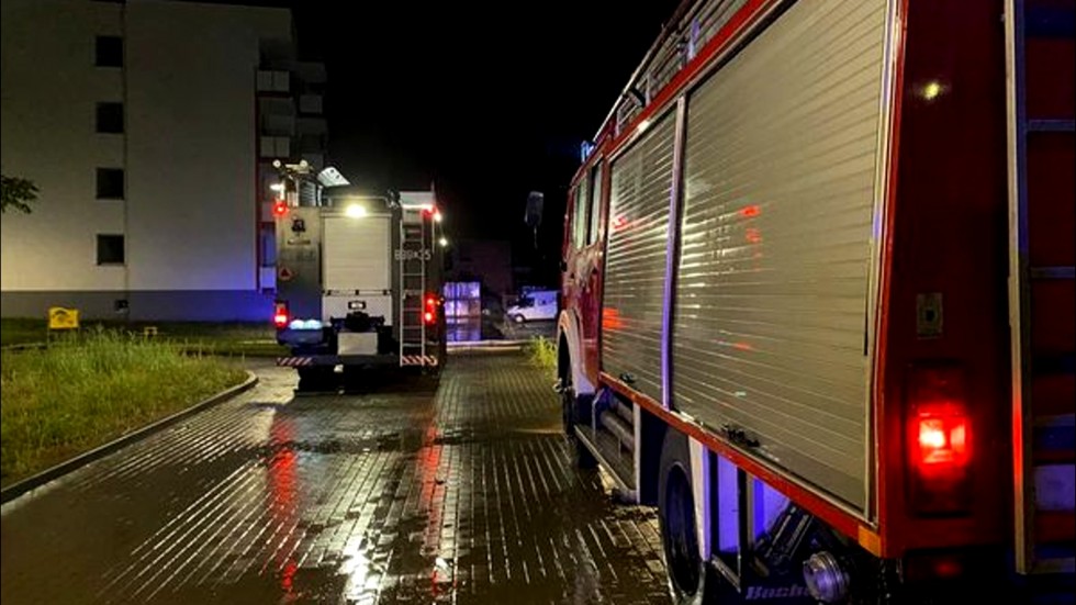 Zalane piwnice i ulice, poprzewracane drzewa. Ponad 40 interwencji strażaków – weekendowy raport malborskich służb mundurowych.