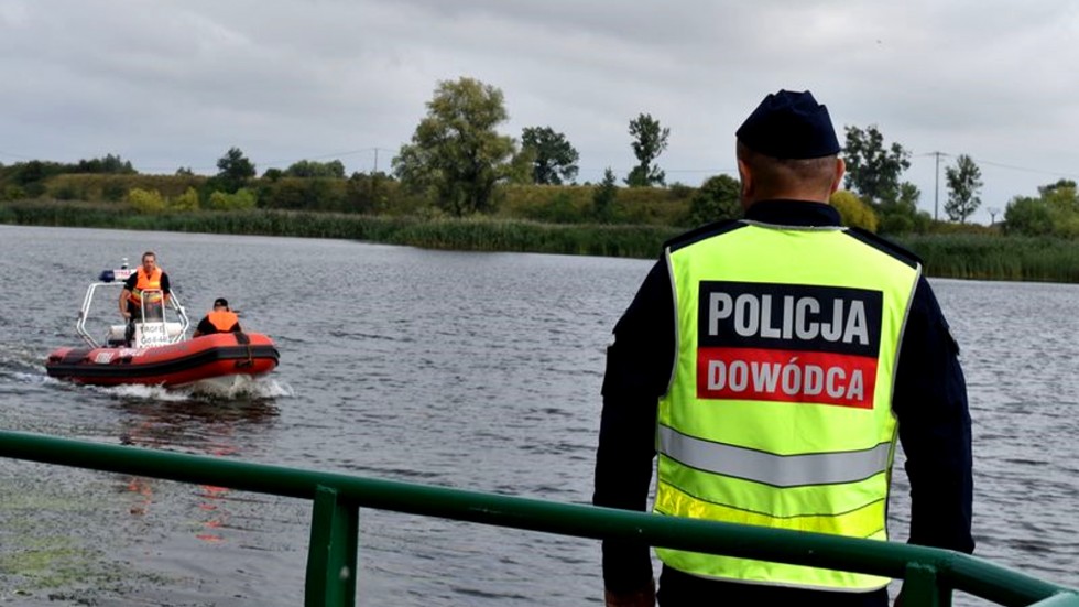Malbork. Ubrania nad brzegiem Nogatu, ciała brak. Policjanci proszą o pomoc.