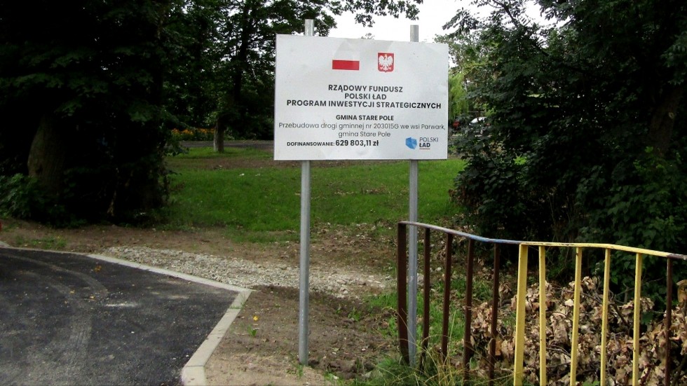 Gmina Stare Pole. Droga w Parwarku oddana do użytku po remoncie.