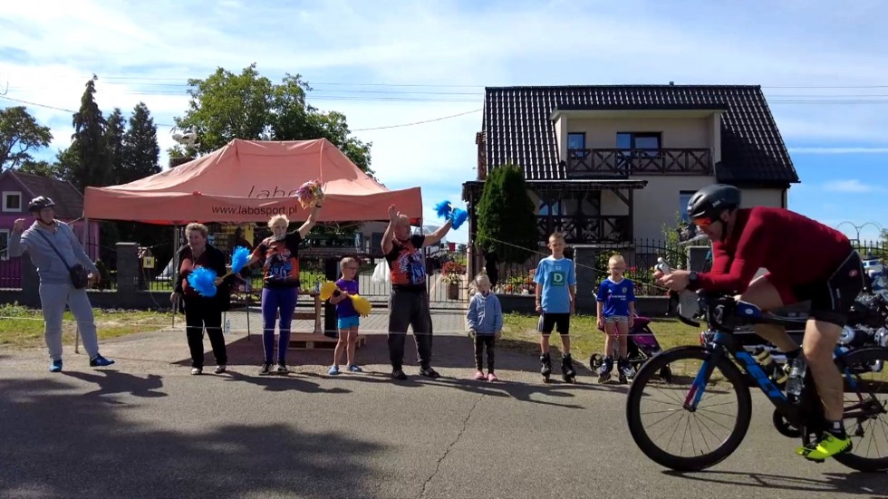 Tak kibice dopingowali triathlonistów w Kościeleczkach.
