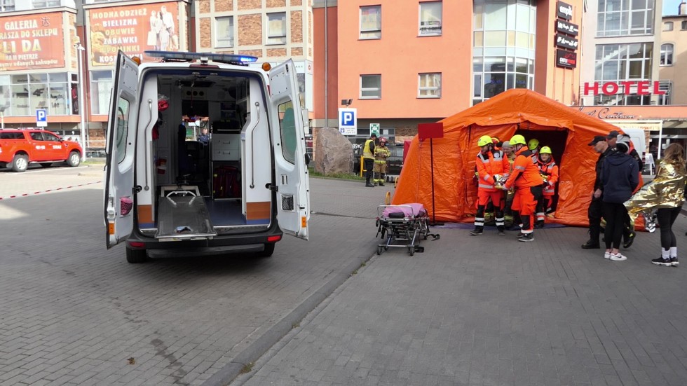 Wypadek w podziemnym garażu Dekady – wspólne ćwiczenia służb ratunkowych powiatu malborskiego. Zobacz wideo i zdjęcia