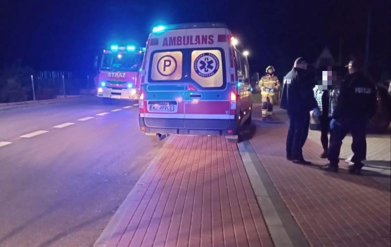 Bruk. Starsza kobieta trafiła do szpitala po potrąceniu przez osobówkę.