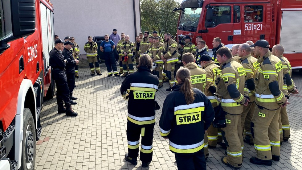 Mikołajki Pomorskie. Pożar w Szkole Podstawowej – ćwiczenia strażackie połączone z ewakuacją.