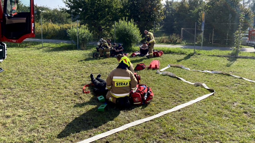 Mikołajki Pomorskie. Pożar w Szkole Podstawowej – ćwiczenia strażackie połączone z ewakuacją.