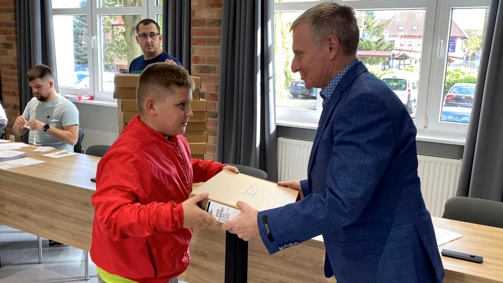 Nowy Dwór Gdański. Do 615 dzieci trafi sprzęt komputerowy.