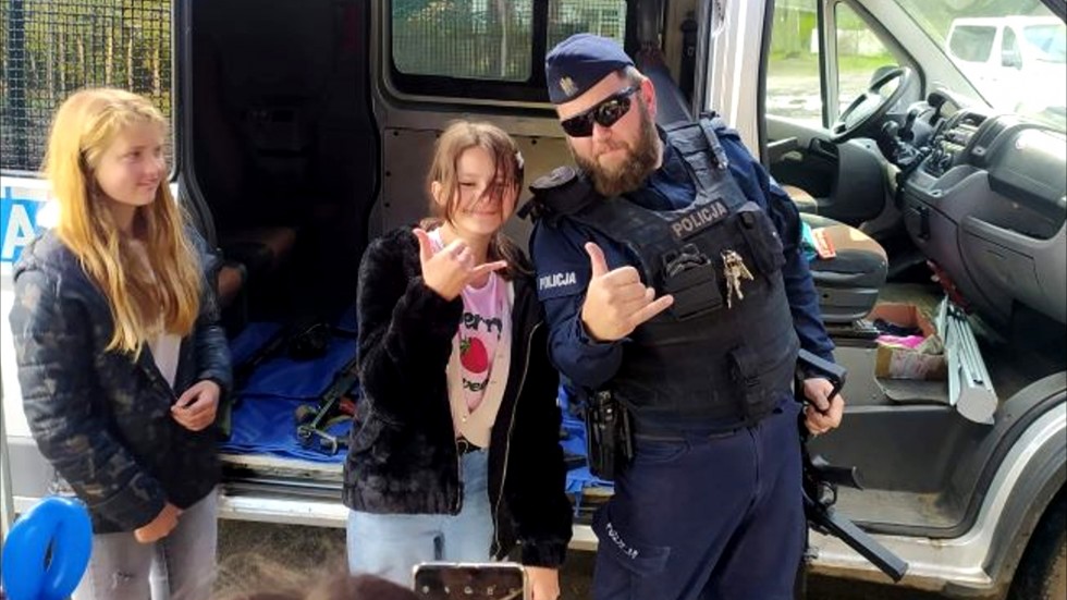 Mikołajki Pomorskie. Co to znaczy czuć się bezpiecznym – spotkanie policjantów z uczniami.