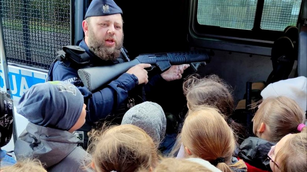 Mikołajki Pomorskie. Co to znaczy czuć się bezpiecznym – spotkanie policjantów z uczniami.