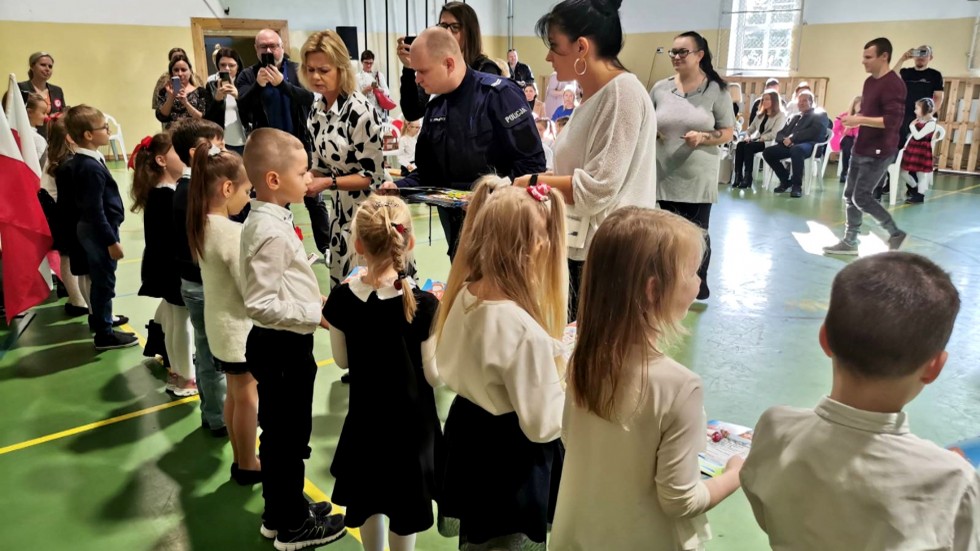 Malbork. Pasowanie pierwszoklasistów w SP2.